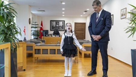 4 yaşından beri İstiklal Marşı’nı ezbere okuyor