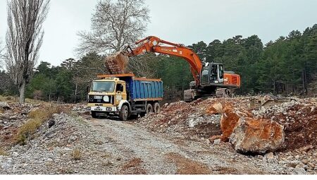 Alanya’da yol bakım çalışmaları sürüyor