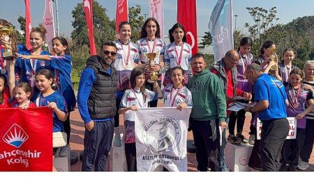 Atatürk Ortaokulu Öğrencileri Oryantiringde İzmir’e Damga Vurdu