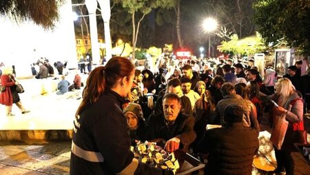 Aydın Büyükşehir Belediyesi’nden Kadir Gecesi’nde Lokum İkramı