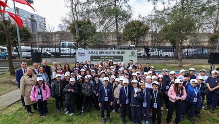 Bakırköy’de Minik Eller Toprağa Can Verdi