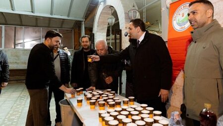 Balçova’da Kadir Gecesi’nde Dayanışma Sofrası Kuruldu