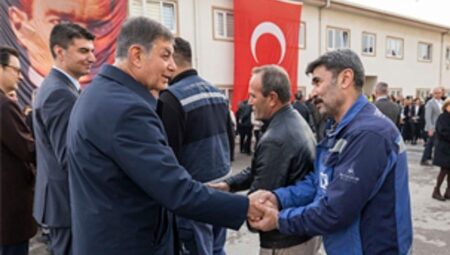 Başkan Tugay, İZSU personeli ile bayramlaştı