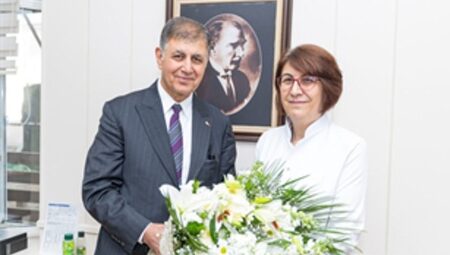 Başkan Tugay, meslektaşlarıyla Tıp Bayramı’nı kutladı