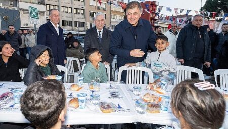 Bergama’nın iftar sofrası Tıp Bayramı’nda doktor başkanları buluşturdu