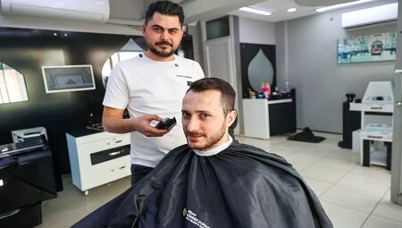 Buca Belediyesi berberleri unutmadı