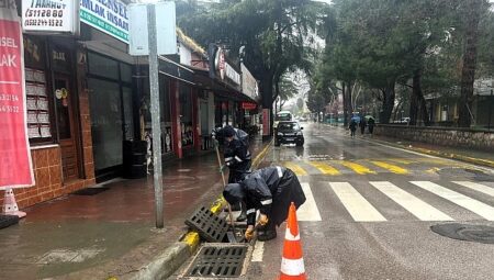 Büyükşehir, su baskını ve taşkın riskine karşı sahada