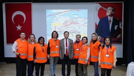 Deprem Uzmanı Moriwaki Ayvalık’ta Uyardı:  “Yapı ve Zemin Güvenliği Hayat Kurtarır”