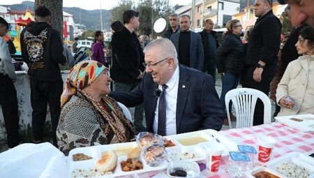 Edremit Belediyesi iftar sofraları Altınoluk’ta kuruldu