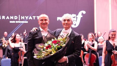 Gürer Aykal’ın Zafer Konseri Eşliğinde Görkemli Bir Dönüşüm: Grand Hyatt İzmir İstinyePark