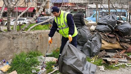 Maltepe’de gönüllülerle birlikte bayram temizliği