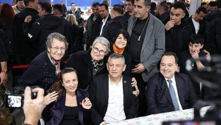 Manisa’da İftar Bereketi Binlerce Vatandaş Aynı Sofrada Buluştu