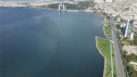 Tarım ve sanayi atıklarıyla kirlenen Gediz İzmir Körfezi’ne akıyor