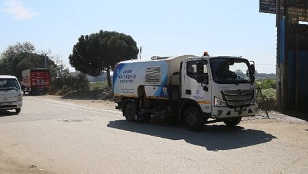 Aydın Büyükşehir Belediyesi’nden Acarlar’da çevre düzenleme ve bakım çalışması
