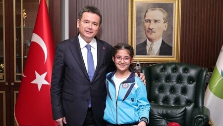 Başkan Aydın Koltuğu Geleceğin Teminatı Çocuklara Bıraktı