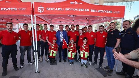 Başkan Büyükakın’a çocuklardan sevgi seli