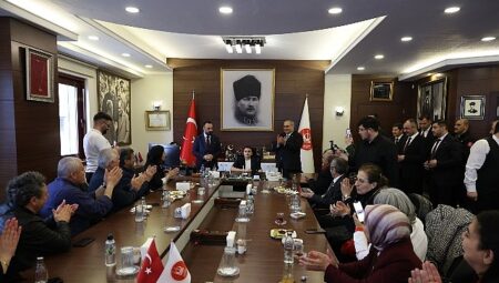 Başkan Özarslan 23 Nisan’da Makamını Şehit Oğlu Taha Burak Çakır’a Devretti