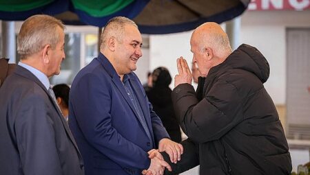 Başkan Özarslan Semt Pazarında Esnaf ve Vatandaşla Buluştu