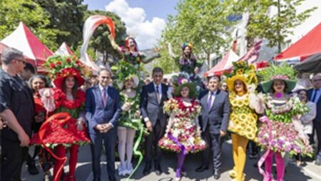 Başkan Tugay: Türkiye, çiftçisiyle, köylüsüyle şifa bulacak