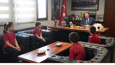 Başkanlık Koltuğuna Mehmet Emir Yiğit Oturdu