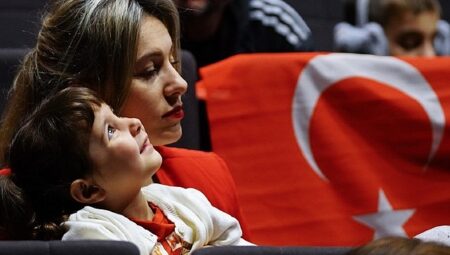 Beylikdüzü’nde 23 Nisan Coşkusu Miniklerin Gösterileriyle Başladı