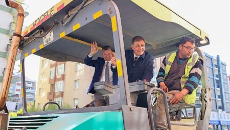 Buca’da asfalt seferberliği: Başkan Tugay ve Başkan Duman sahada!