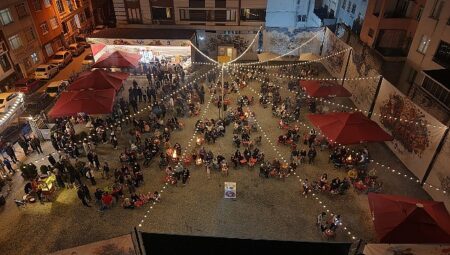 By Kafe’de ilk perde açıldı: Ateş başında ‘Gülen Gözler’ buluşması