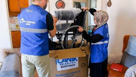 Canik Belediyesi Kapı Kapı Gönüllere Ulaşıyor 