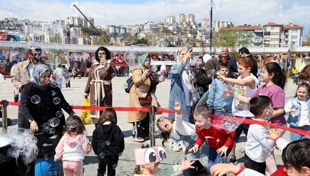 Çocuklar gülsün, bu neşe sürsün