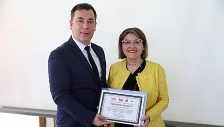 DEÜ Bilim Kafe Sohbetleri’nin 6’ncı Buluşmasında “Bilimin Işığında Güneşten Nasıl Korunmalıyız?” Konuşuldu