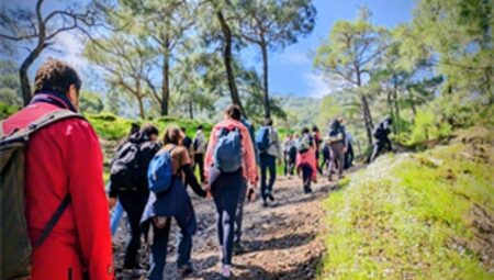 Efes Mimas Yolu’nda bahar yürüyüşü