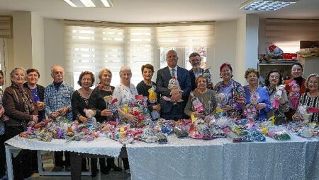 Gaziemir’in çınarlarından fidanlara 23 Nisan armağanı