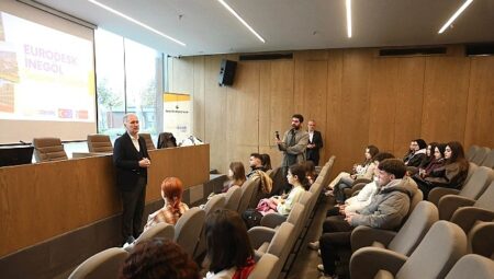 İnegöl Belediyesi’nden Gençlere Avrupa Fırsatı: DiscoverEU Tanıtım Etkinliği Düzenlendi