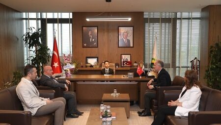 İnegöl’ün 23 Nisan Belediye Başkanı Umut Alp Yiğit Oldu