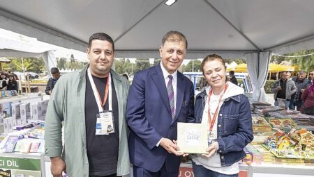 İzmir baharı kitapla karşılıyor