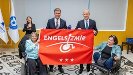İzmir Ticaret Odası’nda Kırmızı Bayrak gururu