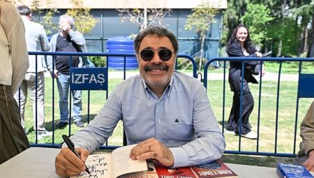 İzmir’de edebiyatın kalbi Kültürpark’ta attı