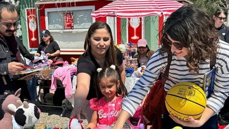 Karşıyaka’da ‘Çocuklar için 2. El Pazarı’na büyük ilgi