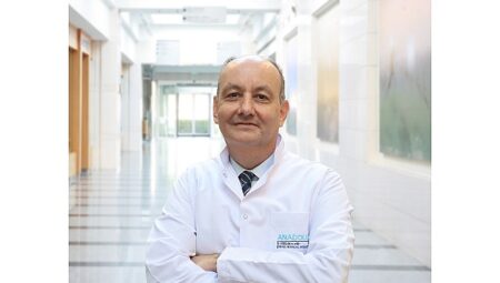 Kepçe kulakta yenidoğan döneminde ameliyatsız tedavi mümkün