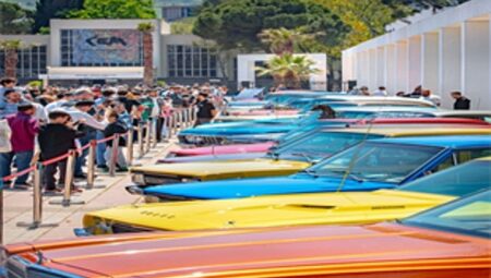 Klasik Otomobil Sergisi ziyaretçilerini zaman yolculuğuna çıkardı