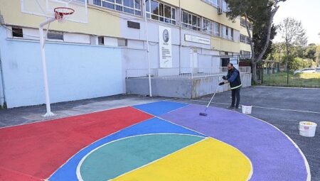Konak’ta ‘renkli dokunuş’ okul bahçelerine de geldi