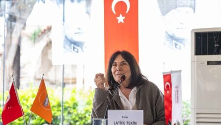Latife Tekin Bornova’da gençlerle buluştu:     “Sizin dünyanızı çok merak ediyorum”