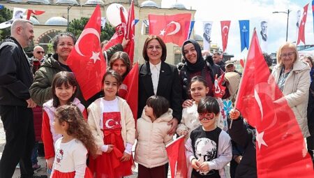 Maltepe’nin Cumhuriyet Meydanı’nda 23 Nisan coşkusu