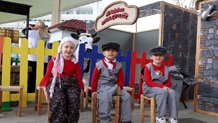 Milli İrade Meydanı çocuklarla dolup taştı