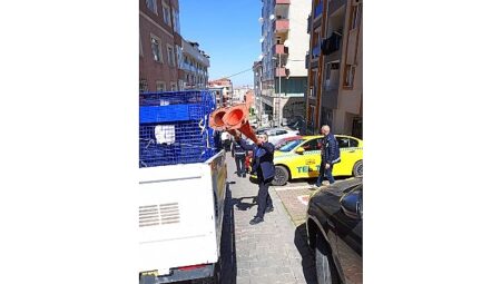 Zümrütevler ve Fındıklı mahallelerinde kaldırım ve yol işgalleri kaldırıldı