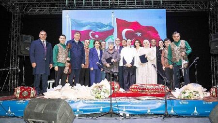 40 yıllık kardeşlik şarkılarla kutlandı
