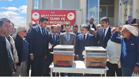 Akfen Yenilenebilir Enerji’den Dünya Arı Günü Kapsamında Aşkale’de Üreticilere Yüzde 70 Hibeli Arılı Kovan Desteği