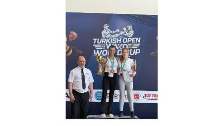 Bağcılar Belediyesi personeli Emine Arslan, Kick Boks Dünya Kupası Şampiyonu oldu