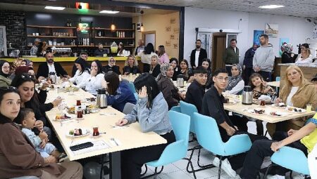 Beyaz Kalpler, mezunlarını mesleğe uğurladı