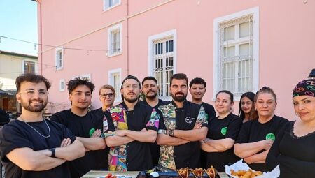 Buca’nın kalbinde dünya lezzetleri